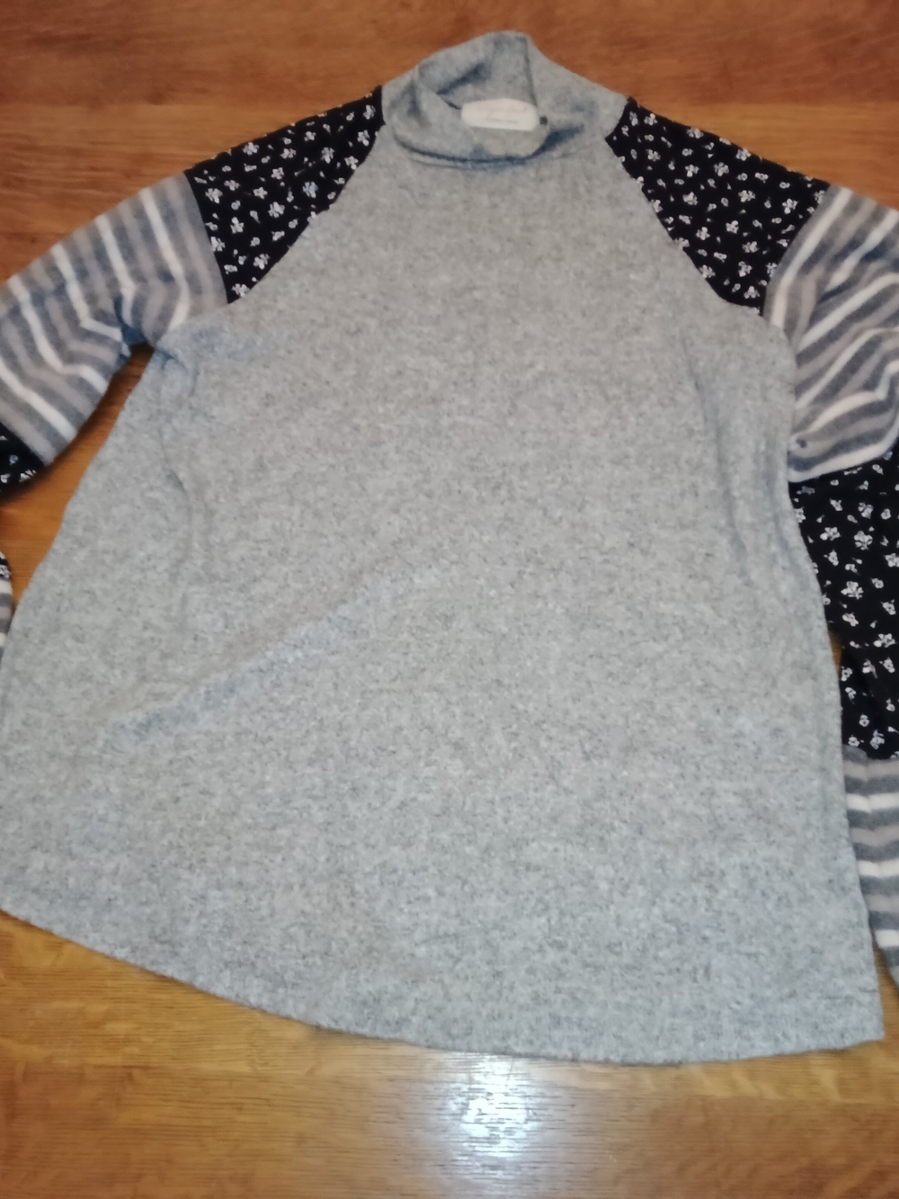 Sugarfox Mock Neck Patchwork Heather Gray Top Bell Sleeves Size Medium